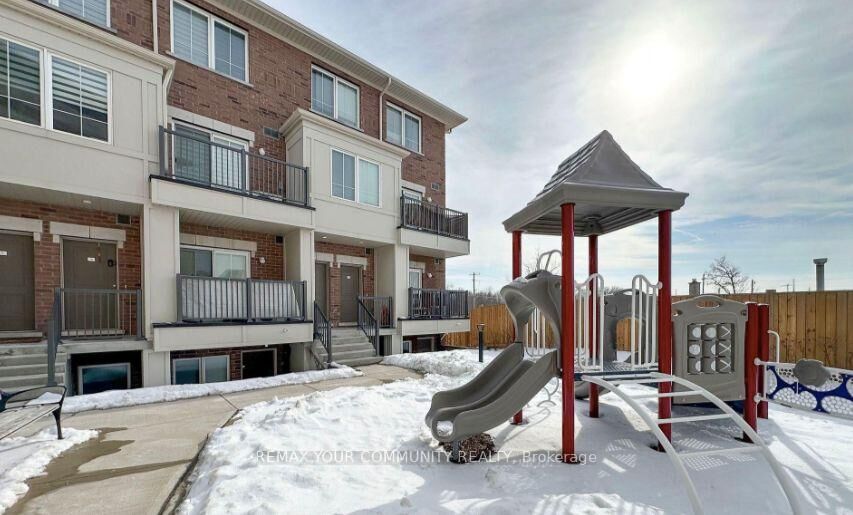 Property Photo:  490 Beresford Path 11  ON L1H 0B2 