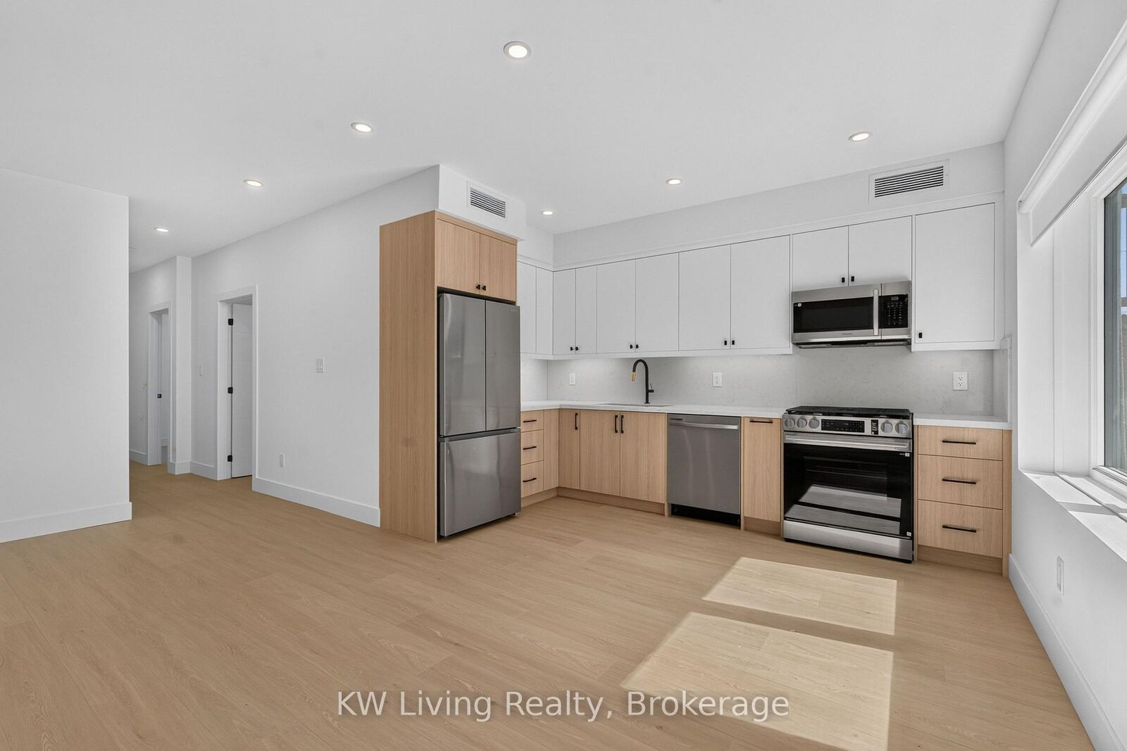 Property Photo:  6 Kirknewton Road  ON M6E 3Y1 