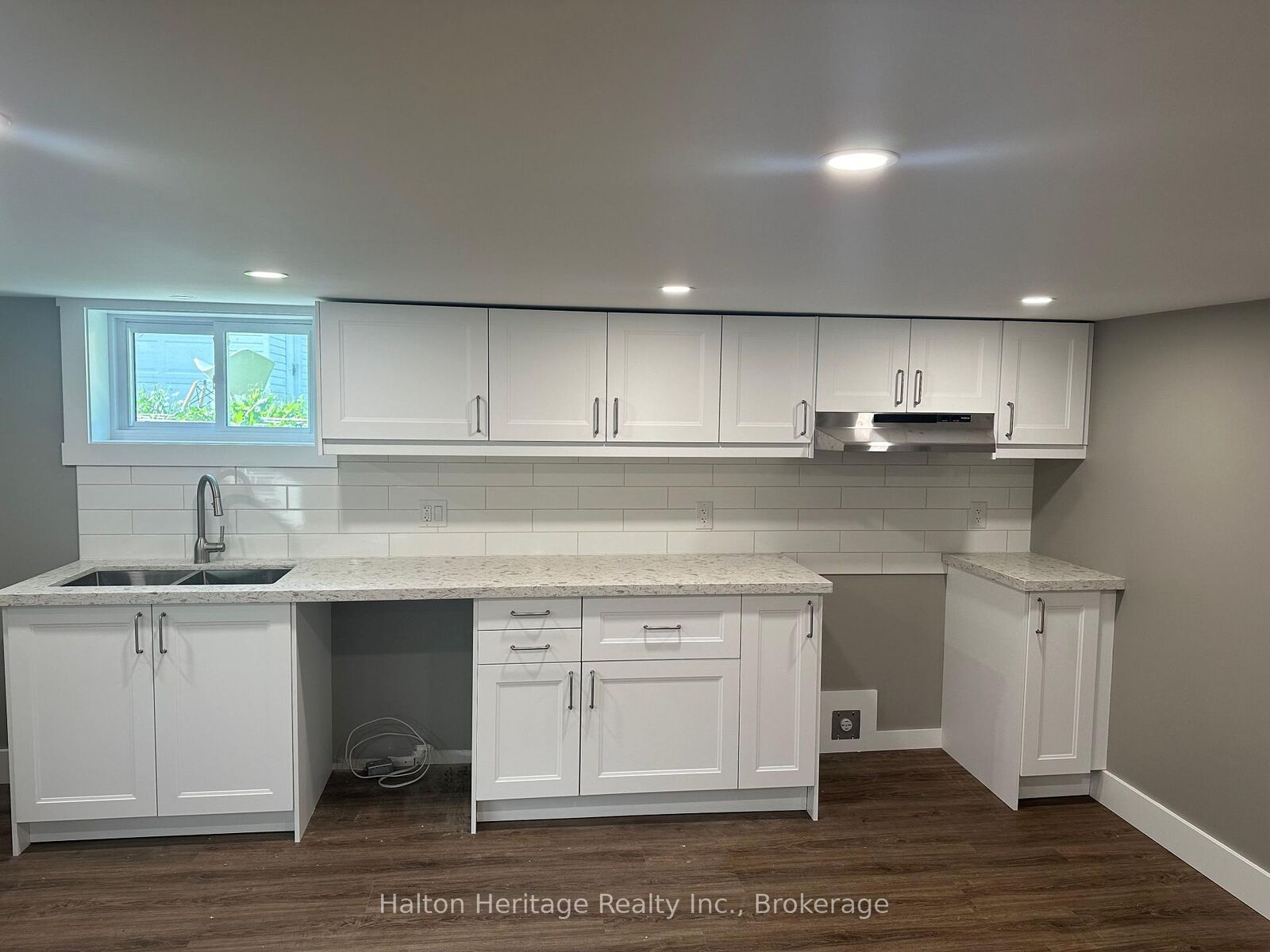 Property Photo:  342 Rosedale Avenue 2  ON L8K 4N8 