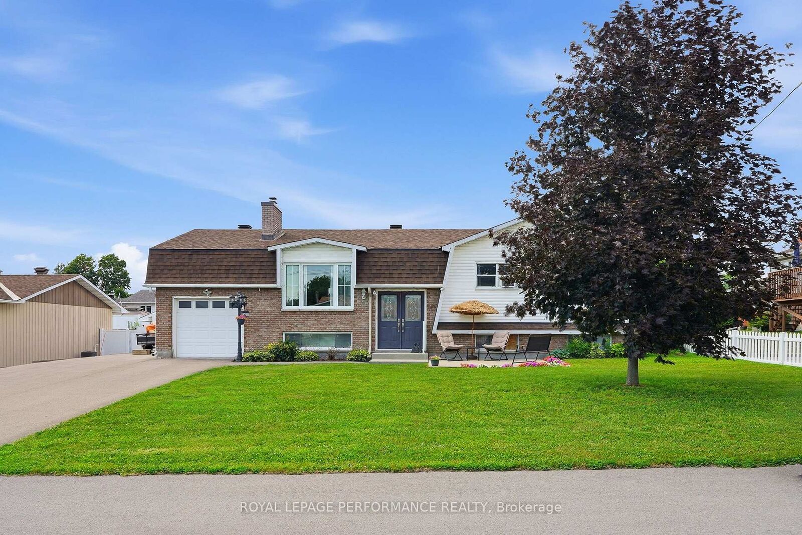 Property Photo:  321 Sainte-Anne Street  ON K4K 1C1 