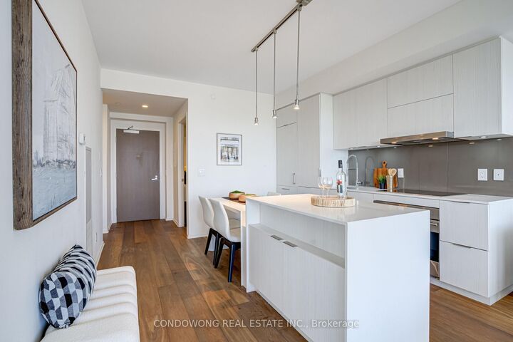Property Photo:  1 Bloor Street E 4710  ON M4W 1A9 
