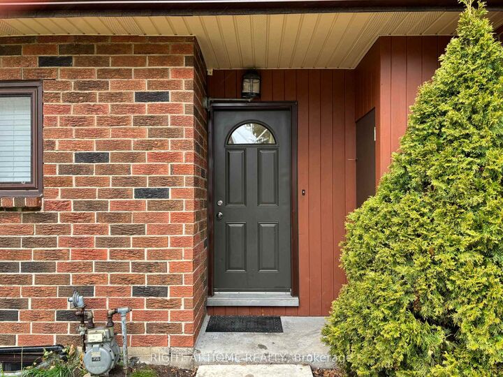Property Photo:  25 Garrow Drive 45  ON L9C 2X2 