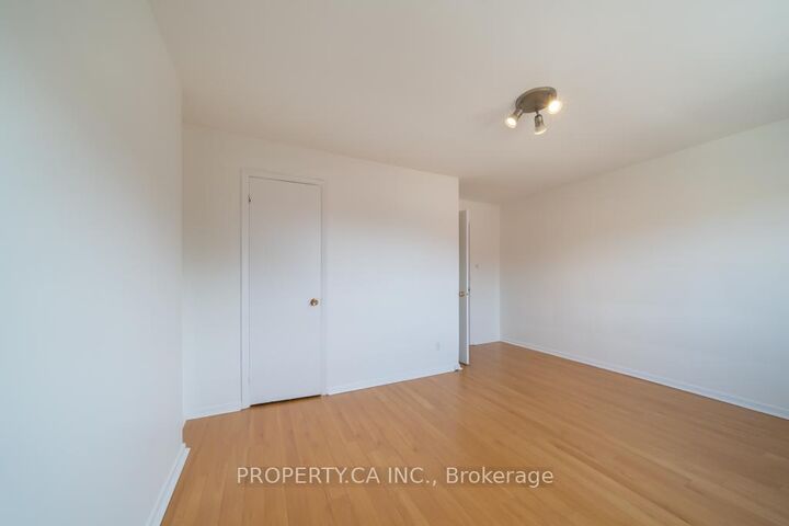 Property Photo:  281 Augusta Avenue 2-3  ON M5T 2L7 