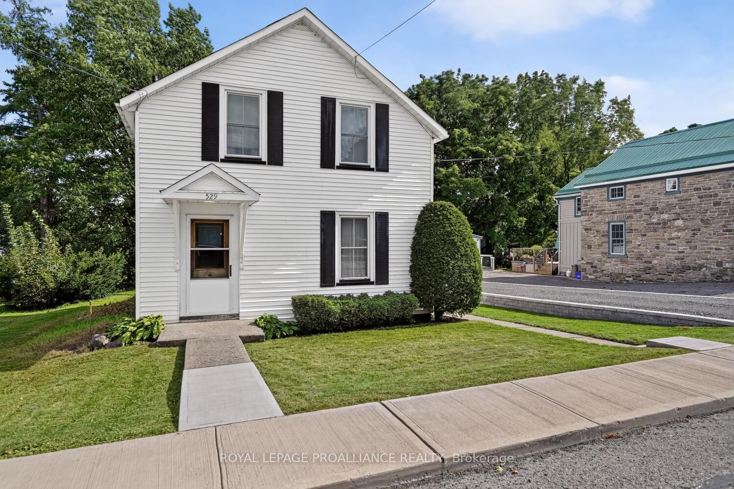 Property Photo:  529 Dibble Street W  ON K0E 1T0 