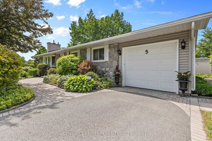 Property Photo:  3 Auburn Street  ON K2H 6L7 