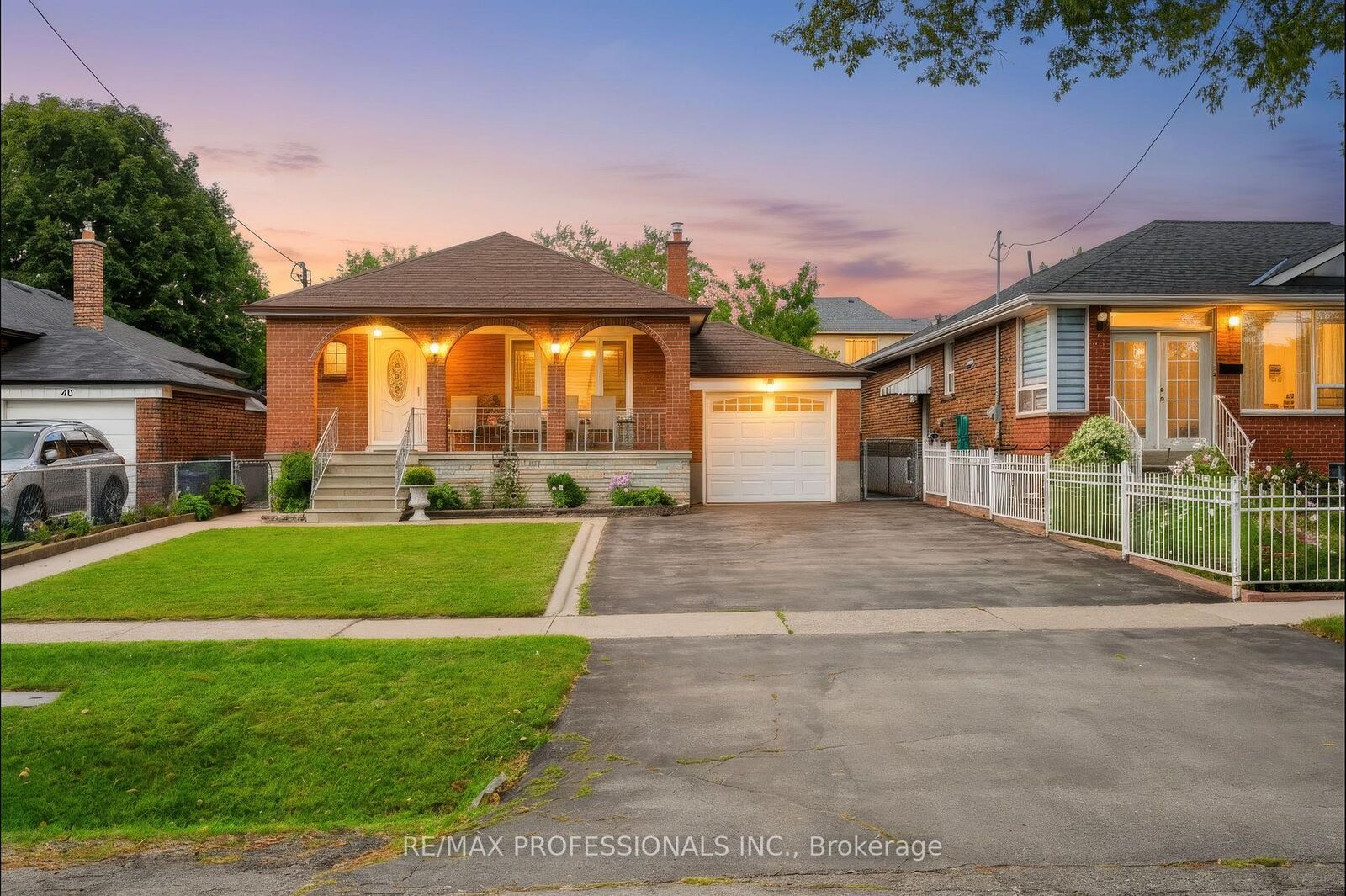Property Photo:  42 Woolgar Avenue  ON M8Z 4Y7 