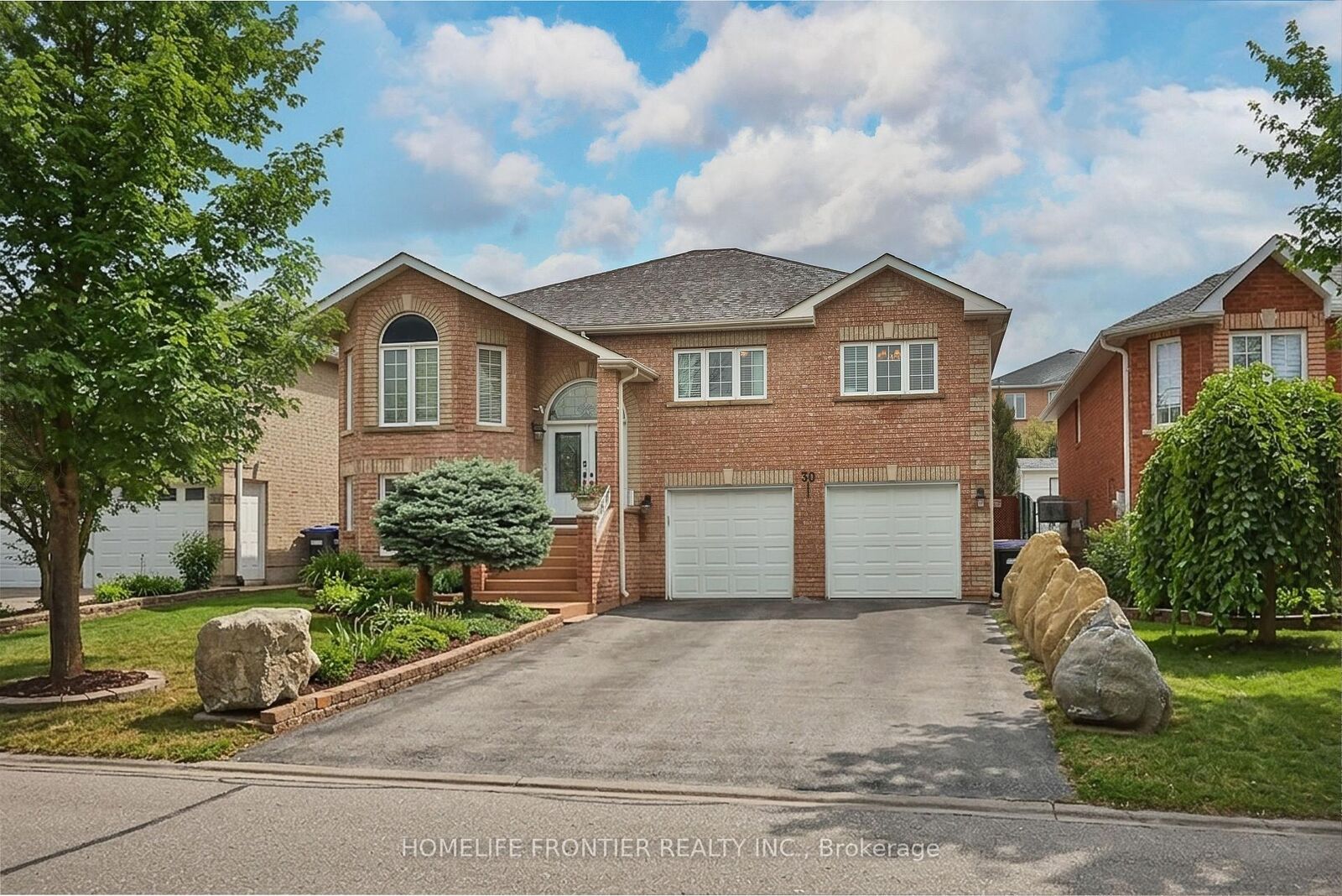 Property Photo: 30 Saint Avenue ON L3Z 3E6