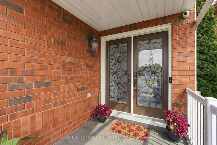 Property Photo:  17 Chatterson Street  ON L1R 0B1 
