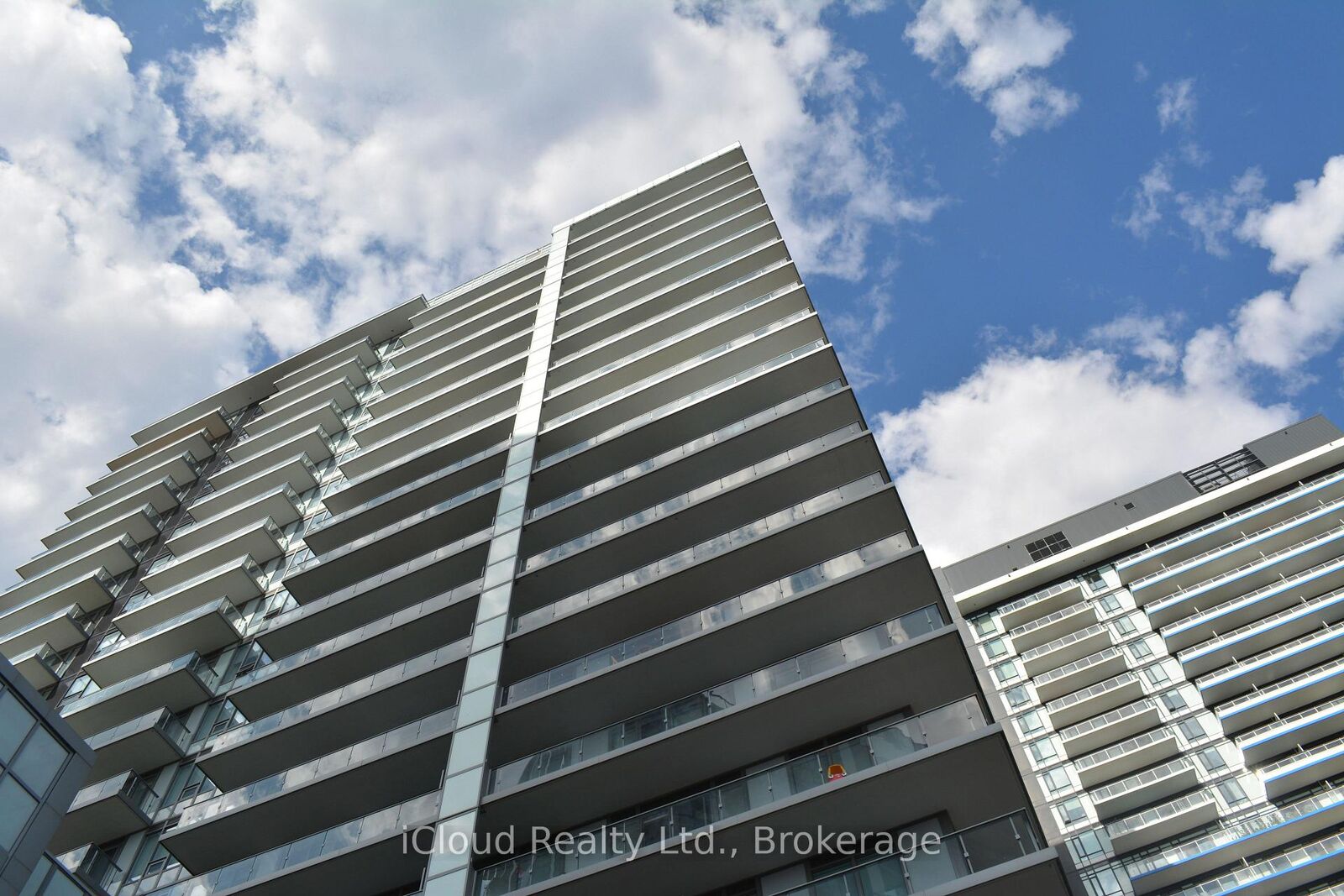 Property Photo:  4675 Metcalfe Avenue 2004  ON L5M 0Z8 
