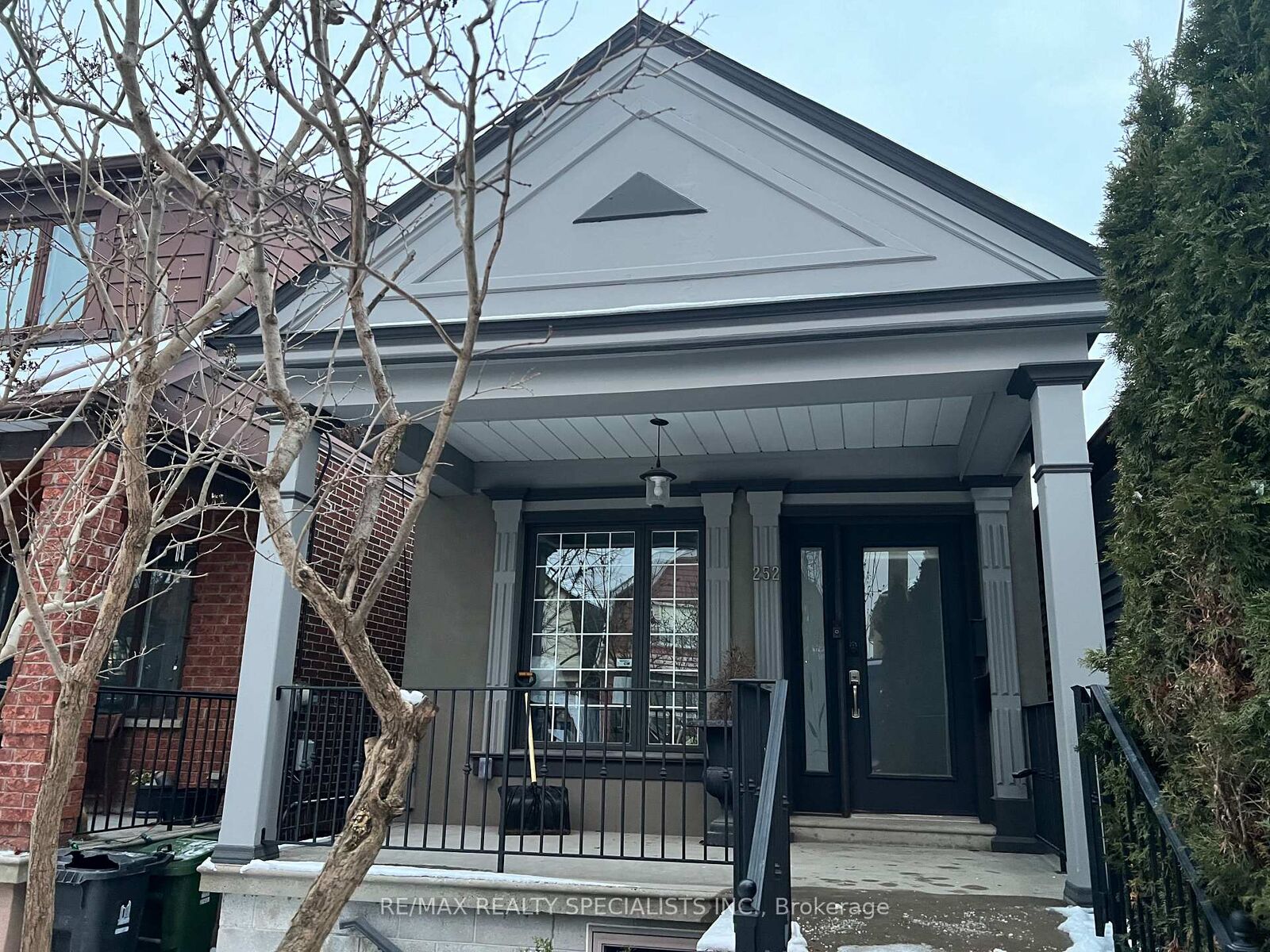 Property Photo:  252 Earlscourt Avenue  ON M6E 4B6 