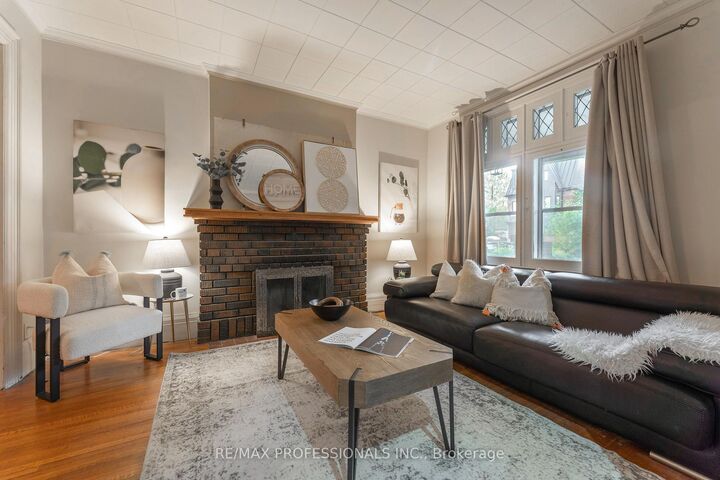 Property Photo:  181 Garden Avenue  ON M6R 1H8 