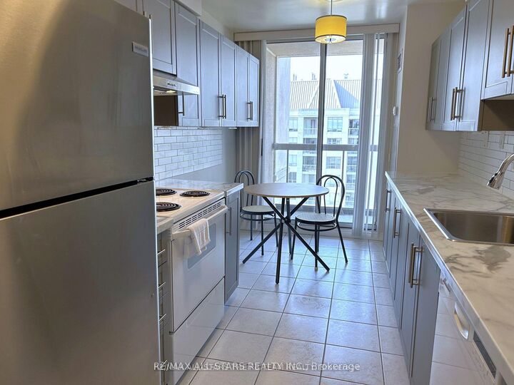 Property Photo:  225 Merton Street 1501  ON M4S 3H1 