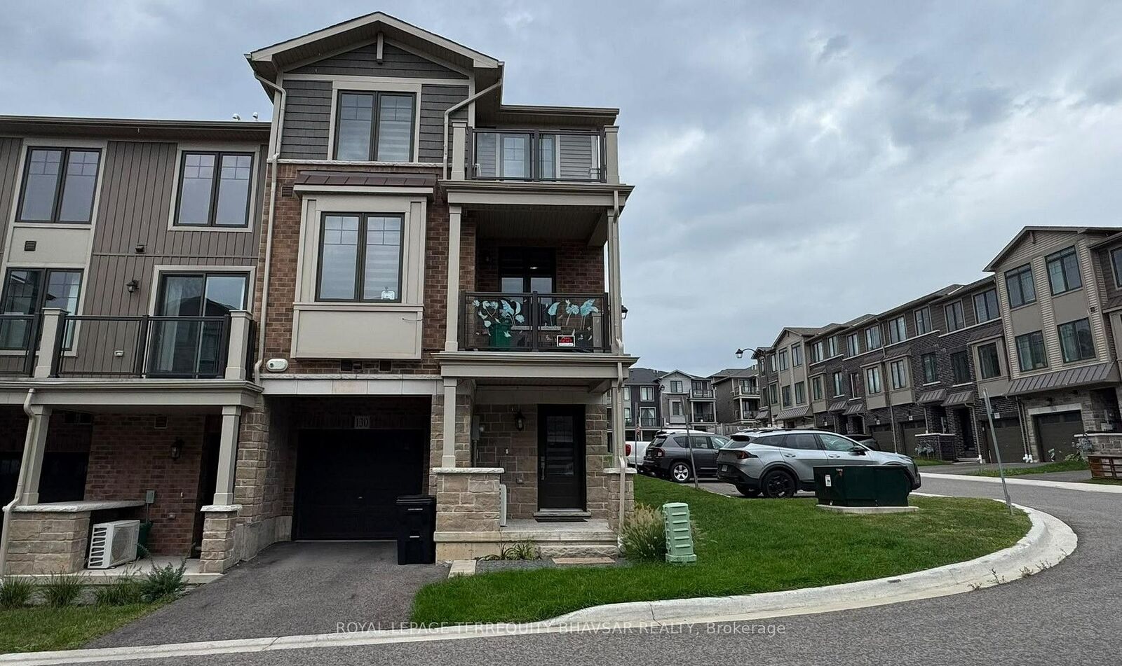 Property Photo:  10 Birmingham Drive 130  ON N1R 0C6 
