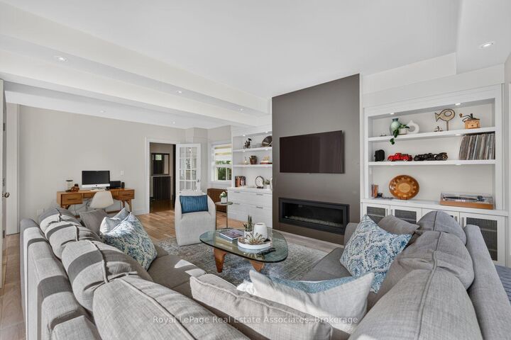 Property Photo:  33 Ben Machree Drive  ON L5H 2S2 