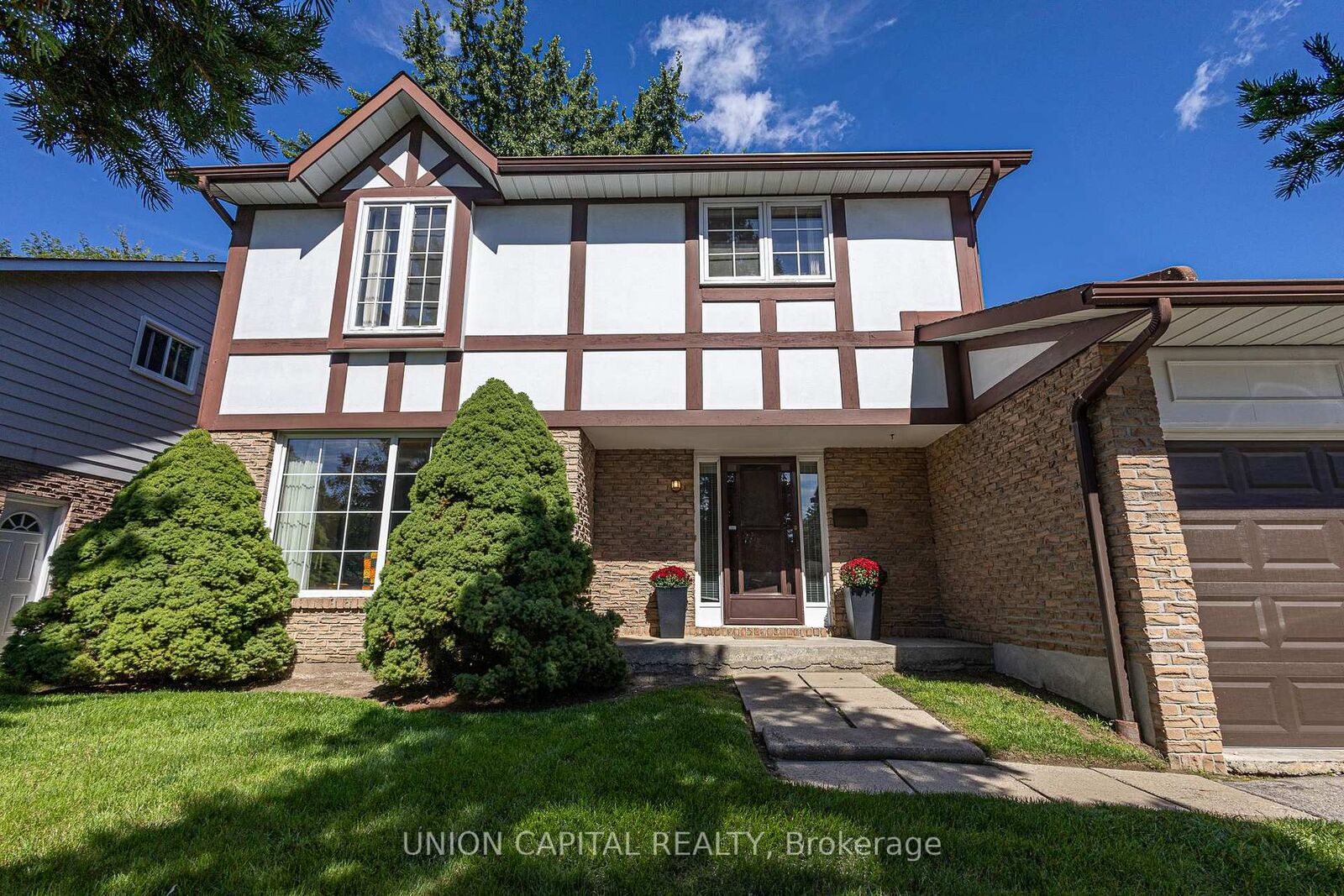 Property Photo:  223 Centre Street W  ON L4C 3P9 