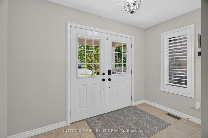 Property Photo:  713 Silverfox Place  ON N6G 0G2 