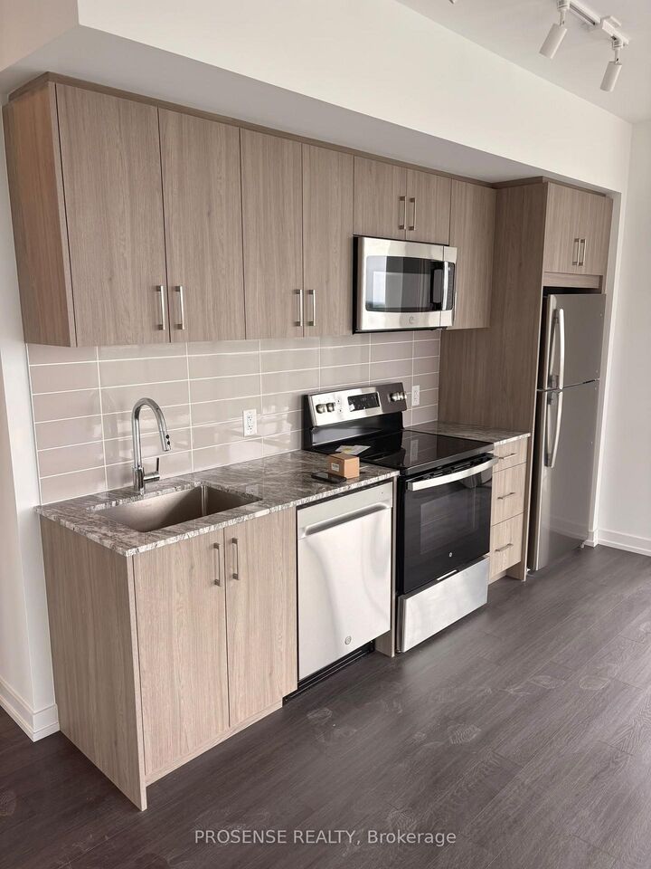 Property Photo:  4010 Eglinton Avenue W 1810  ON M9A 0G5 