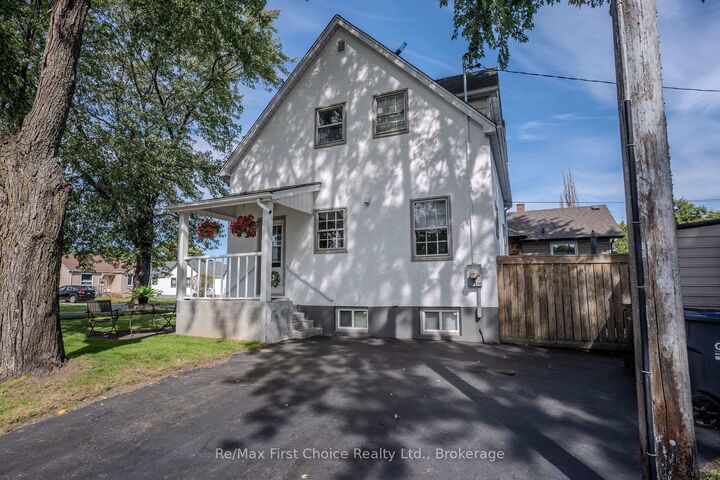 Property Photo:  746 Norah Street S  ON P7E 1P7 