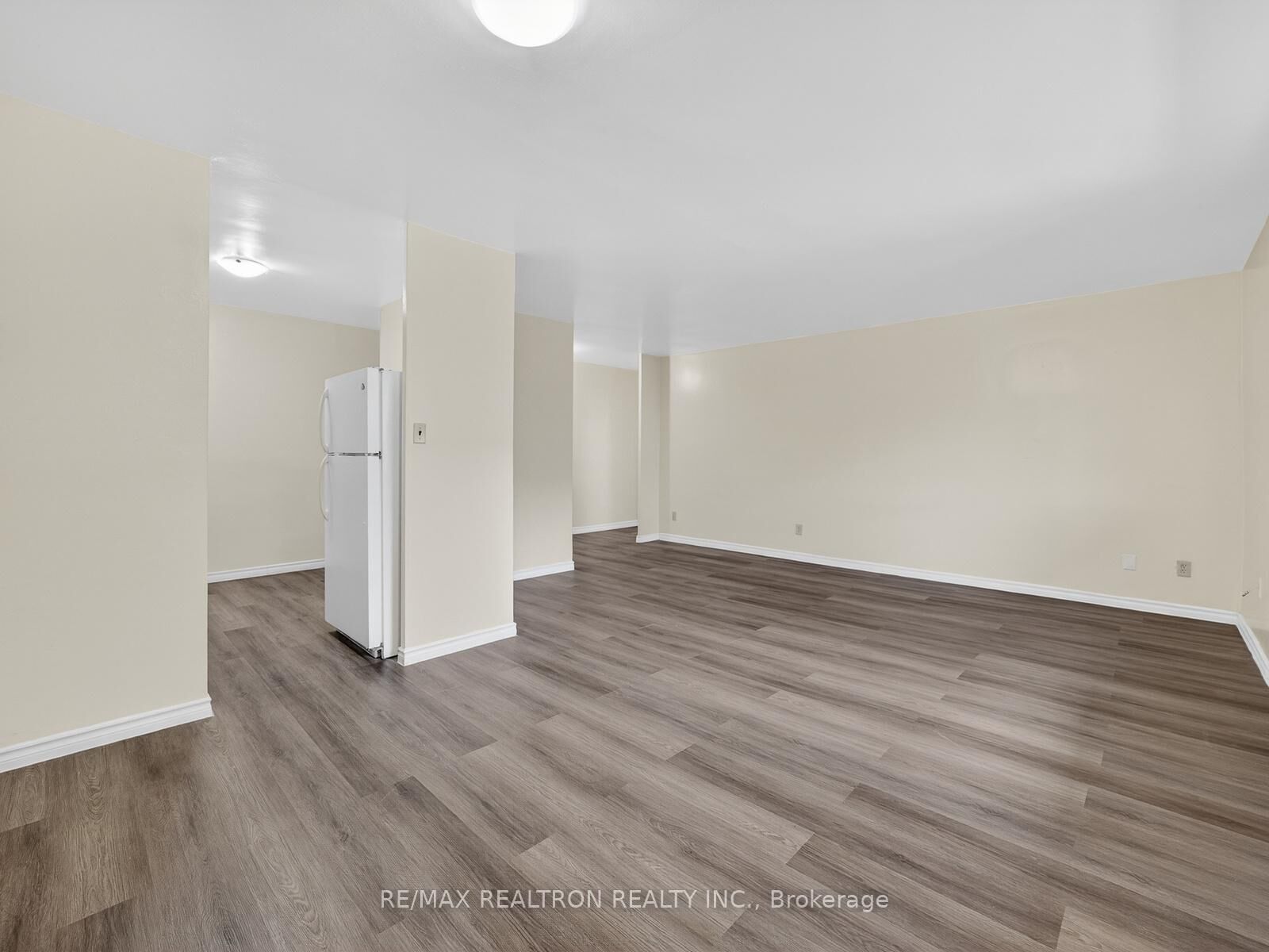 Property Photo:  275 Wentworth Street W 303  ON L1J 1N1 