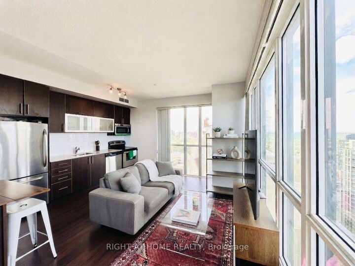 Property Photo:  28 Ted Rogers Way 3211  ON M4Y 2J4 