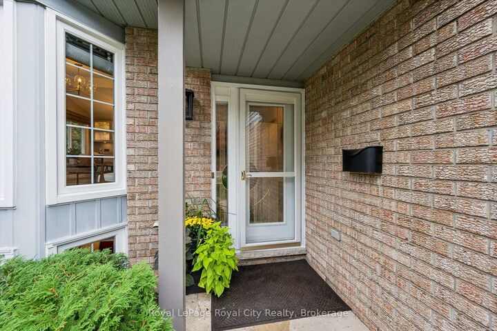 Property Photo:  32 Thornhill Drive  ON N1H 8B6 