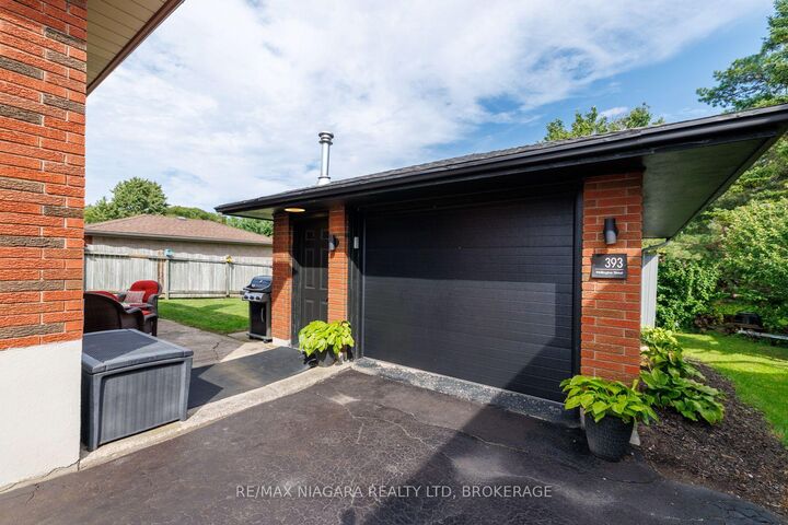 Property Photo:  393 Wellington Street  ON L3K 2K5 