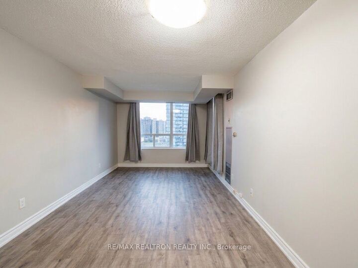 Property Photo:  238 Doris Avenue 1811  ON M2N 6W1 
