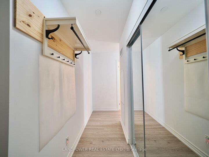 Property Photo:  56 Forest Manor Road 2002  ON M2J 0E5 