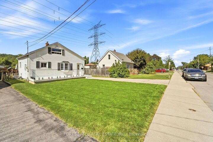 Property Photo:  662 Cochrane Road  ON L8K 3H8 