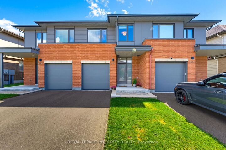 Property Photo:  870 Moses Tennisco Street  ON K1K 5A2 