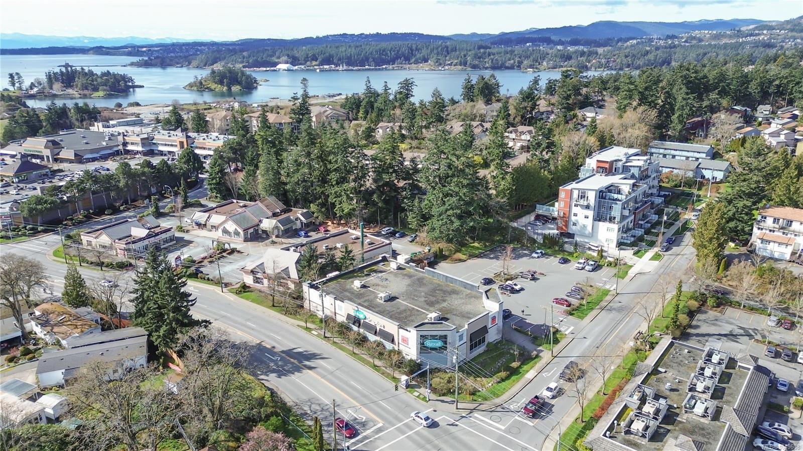Property Photo:  1506 Admirals Rd #5  BC V9A 7B1 