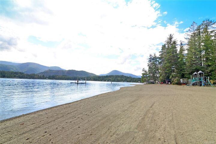 Property Photo:  10324 Lakeshore Rd #B-9  BC V9Y 8Z6 