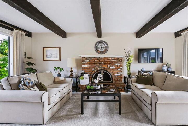 Property Photo: 1658 Brousson Dr BC V8N 5S2