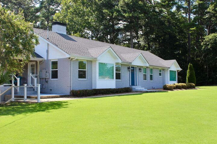 Property Photo: 365 Riviera Dr AL 35594