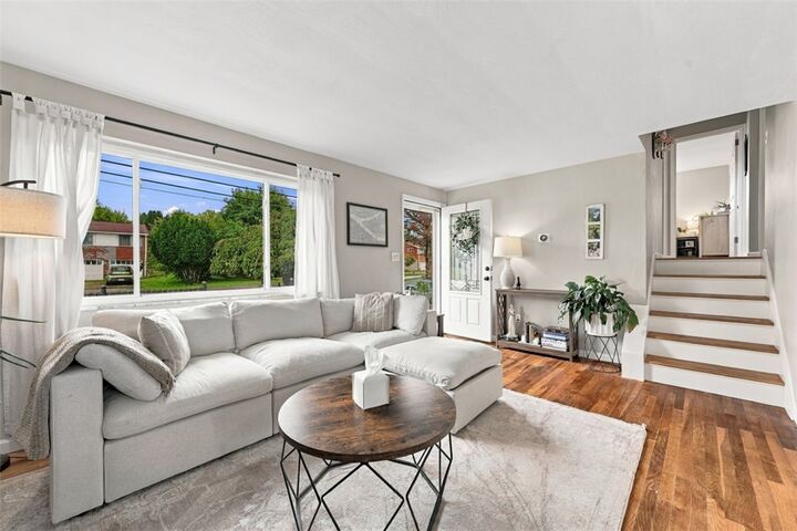 Property Photo:  942 Lindsay Rd  PA 15106 