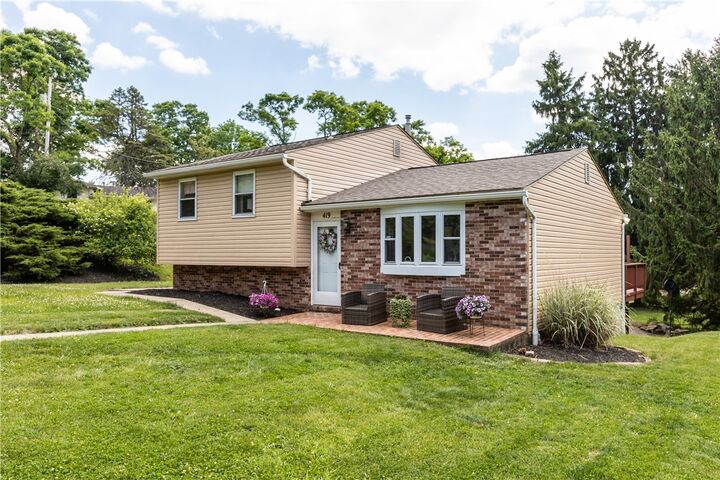 Property Photo: 419 Patsy Dr PA 15044