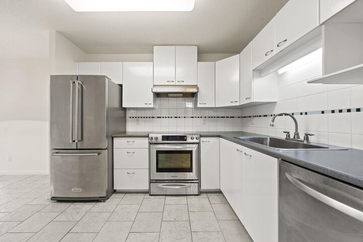 Property Photo:  4425 Halifax Street 401  BC V5C 6P2 