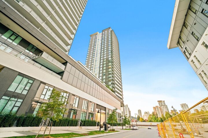 Property Photo:  318 Alderson Avenue 1709  BC V3K 0J1 