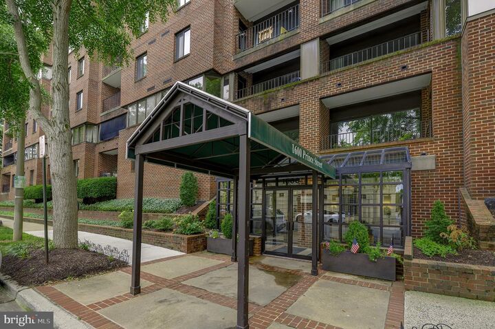 Property Photo:  1600 Prince Street 610  VA 22314 