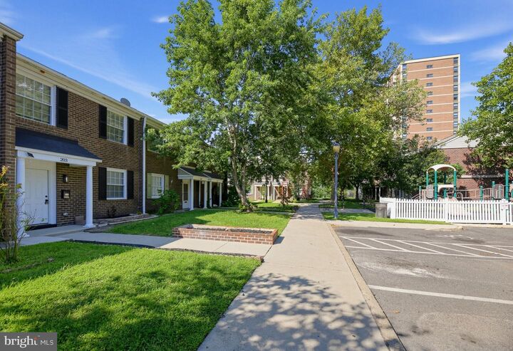 Property Photo: 203 Stevens Court NJ 08103