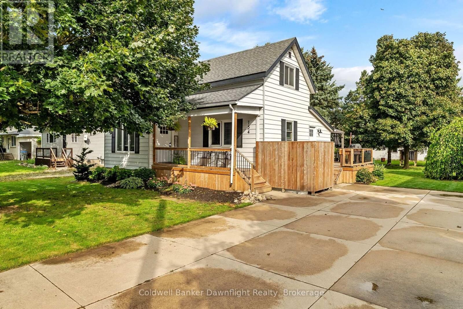 Property Photo: 154 Richmond Street ON N0M 1X0