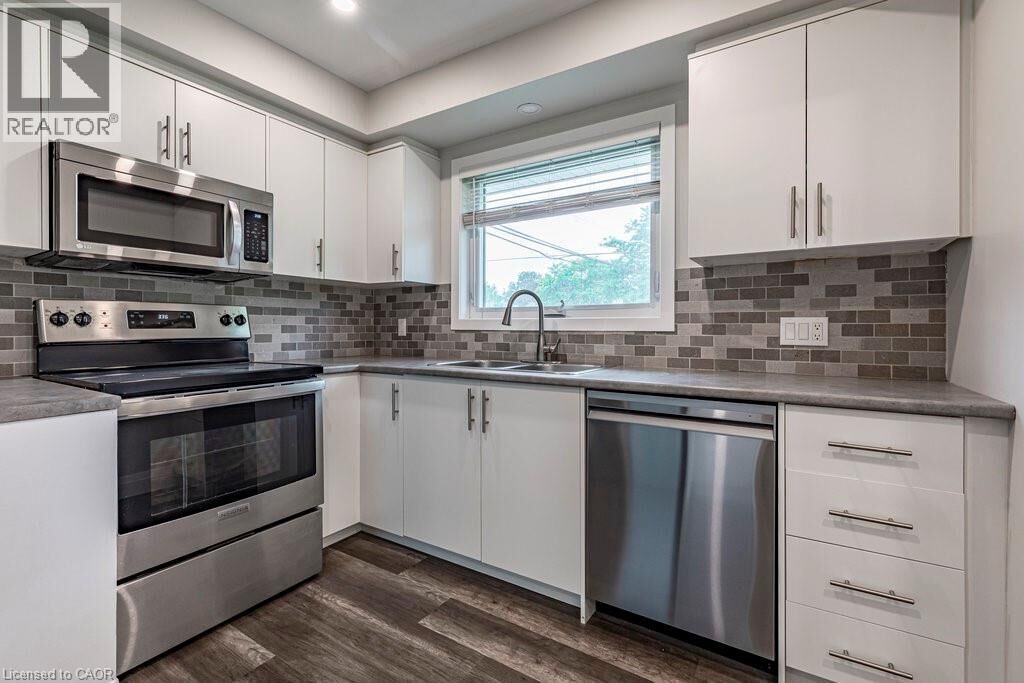 Property Photo:  173 West 32nd Street  ON L9C 5H1 