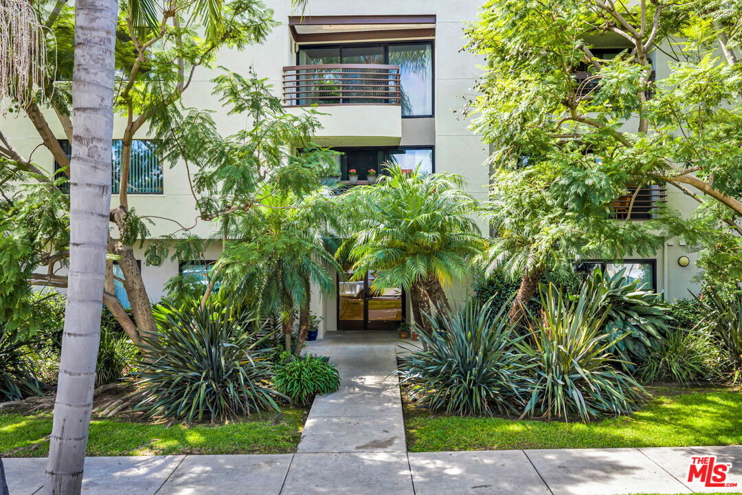Property Photo: 1144 12th St, Unit 307 CA 90403