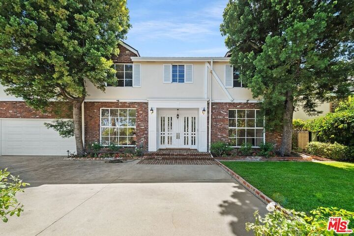 Property Photo:  517 N Elm Dr  CA 90210 