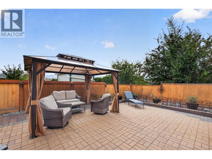 Property Photo:  3493 Oak Crescent  BC V4T 3A5 