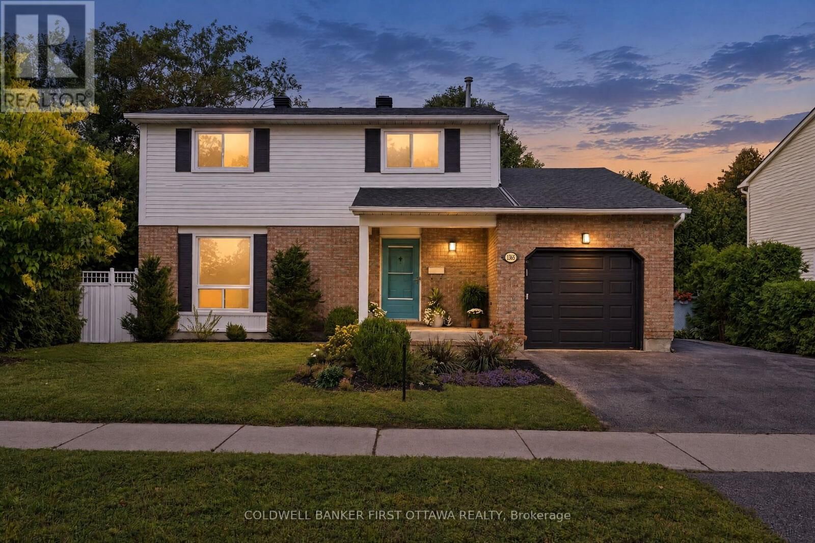 Property Photo:  1365 Baden Avenue  ON K1T 1V8 