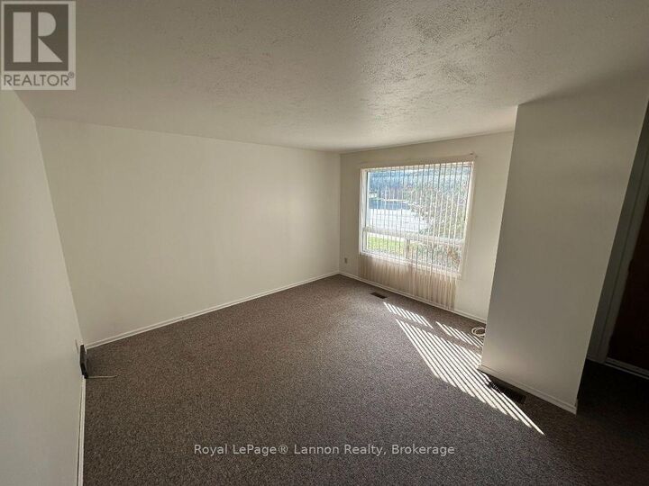 Property Photo:  402 James Street North  ON P7C 4T2 