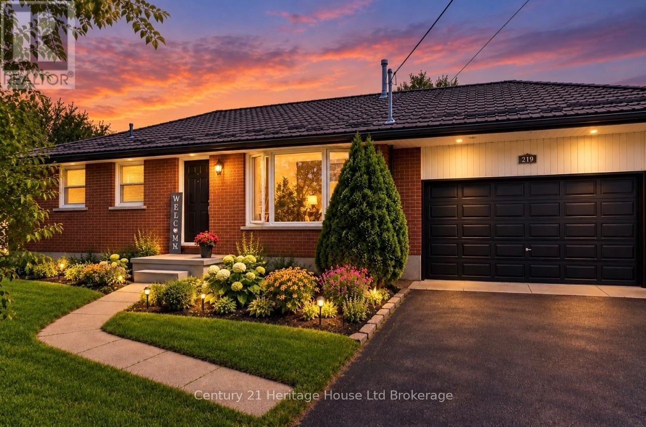 Property Photo:  219 Brock Street  ON N0M 2M0 