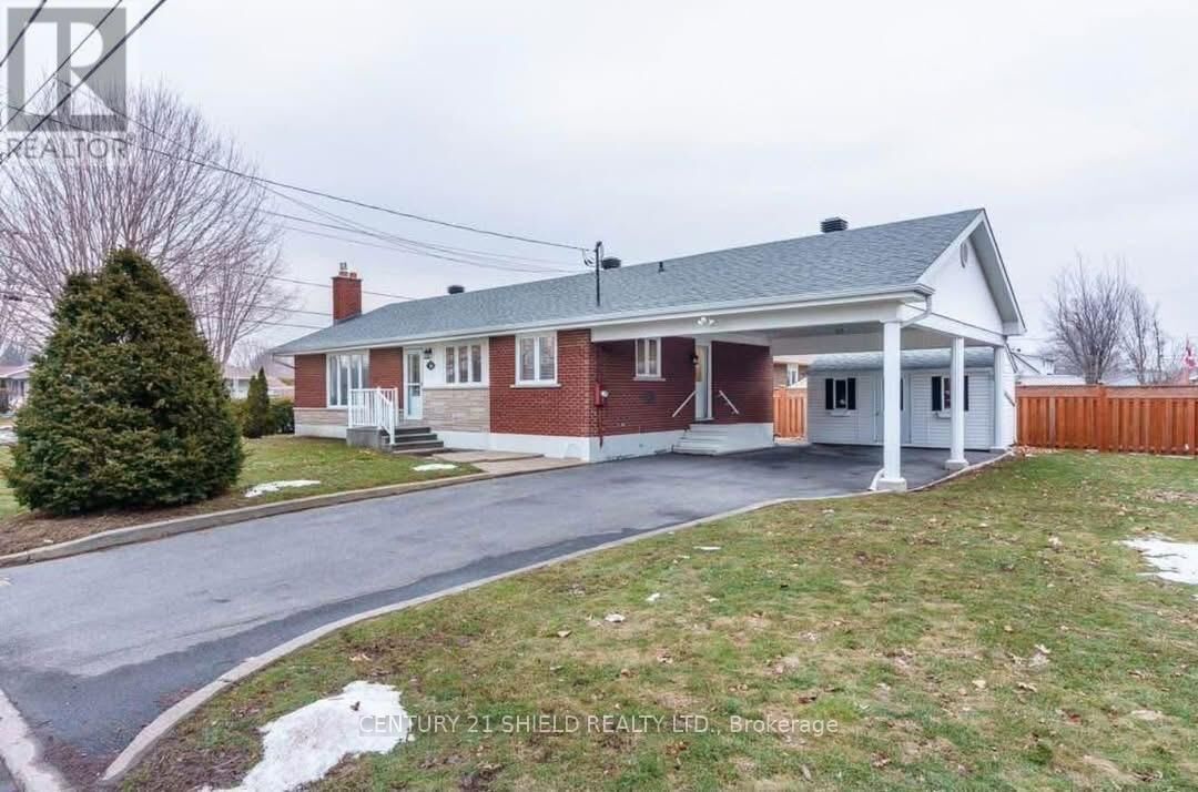 Property Photo:  318 Anthony Street A  ON K6H 5K4 