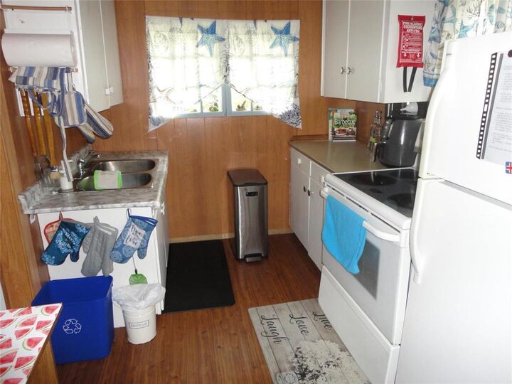 Property Photo: 185 6th Street MB R0C 1B0